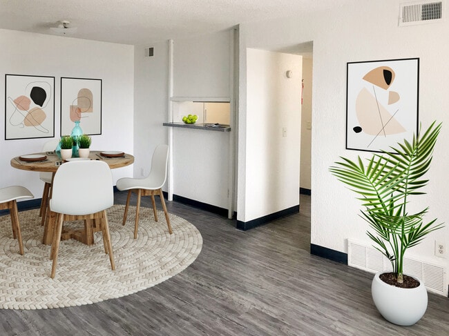 Dining - Charter Landing Apartments