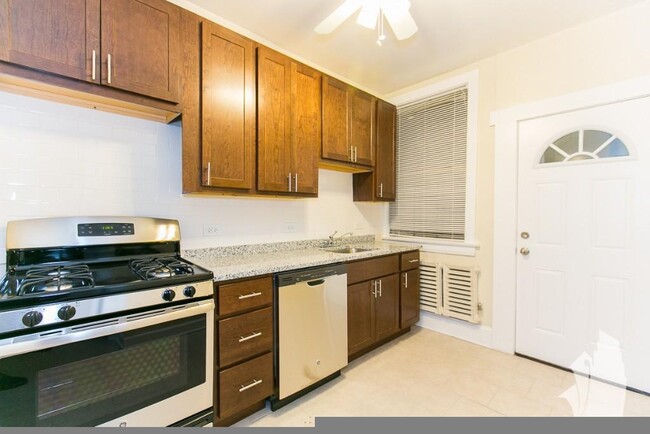 Photo - 1613 W Berteau Ave Condo Unit 1