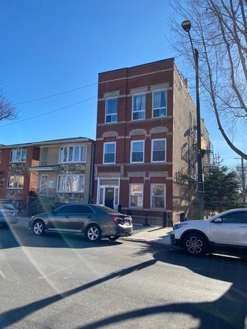 Building Photo - 321 W 24th St Unit 2R