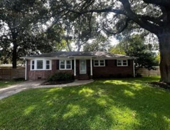 Building Photo - 1343 Hermitage Ave