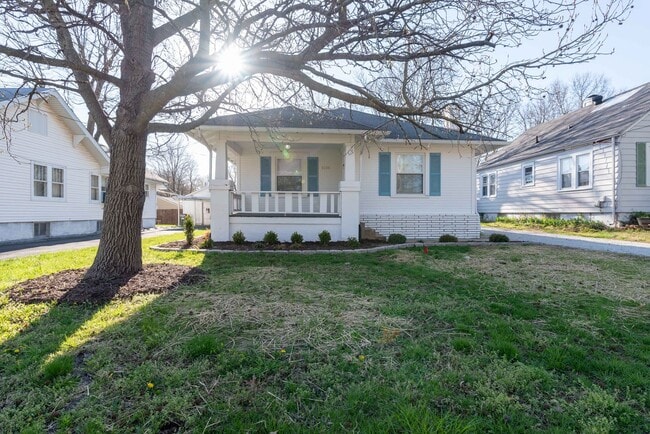 Building Photo - Available May 15!