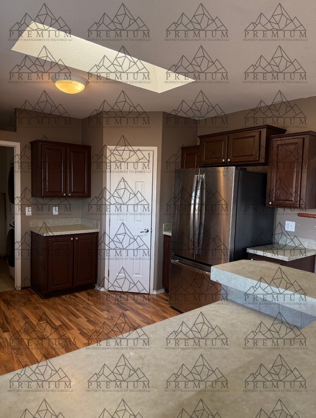 Photo - 4 Bed 2 Bath home in Dufur, Oregon!