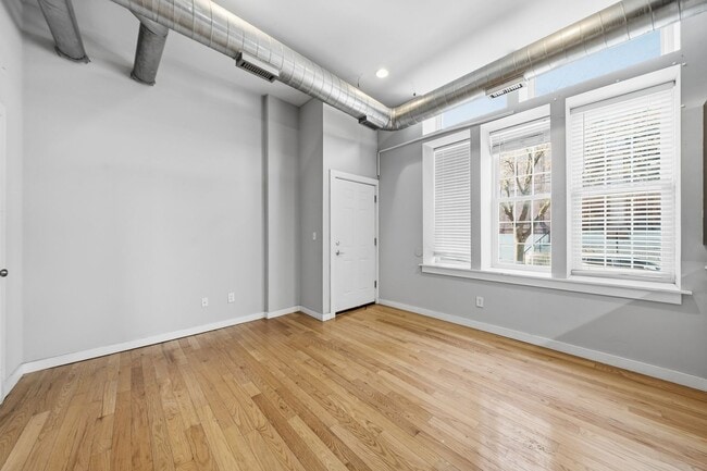 Photo - 1942 Unit 1942-1