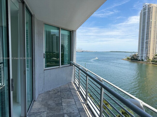 Building Photo - 325 S Biscayne Blvd Unit 819 Rental