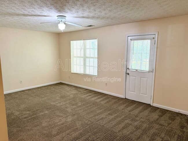 Photo - 1863 Grove Way
