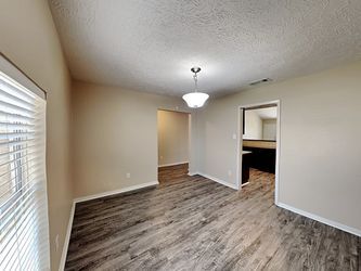 Photo - 100 Maple Leaf Dr