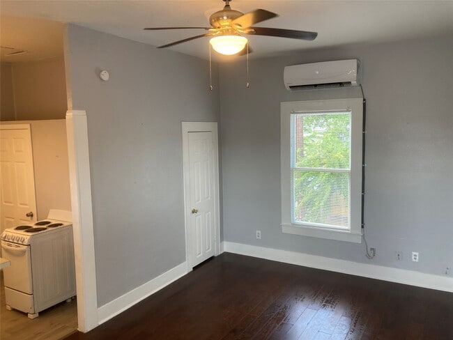 Photo - 4908 Ave Q 1/2