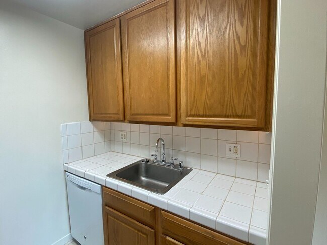Photo - One bedroom condo with hardwood floors - W... Unidad 214