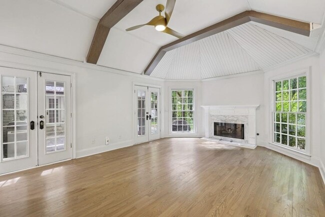 Photo - 1905 Gainsborough Dr
