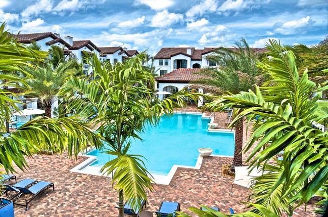 Tropical Pool - Atlantico at Tuscany Apartments