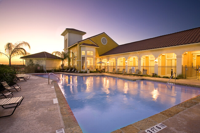 Swimming Pool - Costa Almadena Apartments