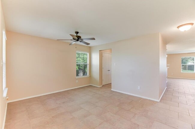 Photo - 318 Phillips St