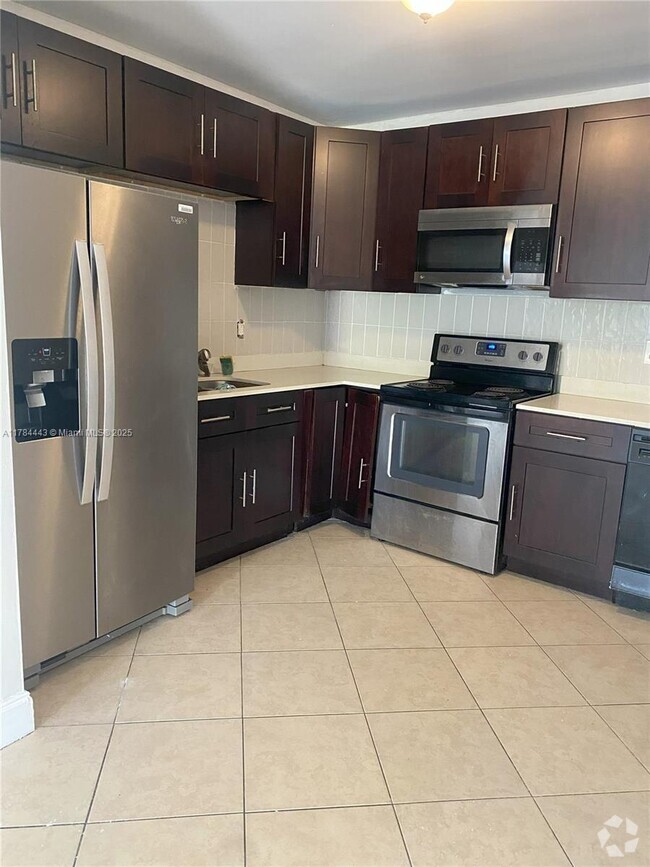 Building Photo - 2 bedroom in Hollywood FL 33020 Unit 2407 Rental