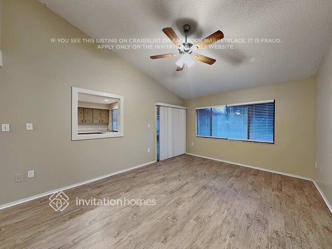 Photo - 13719 Whitby Rd