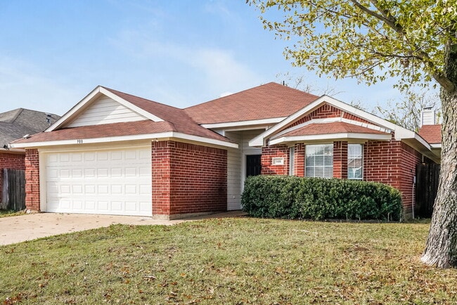 Photo - 900 Springfield Dr