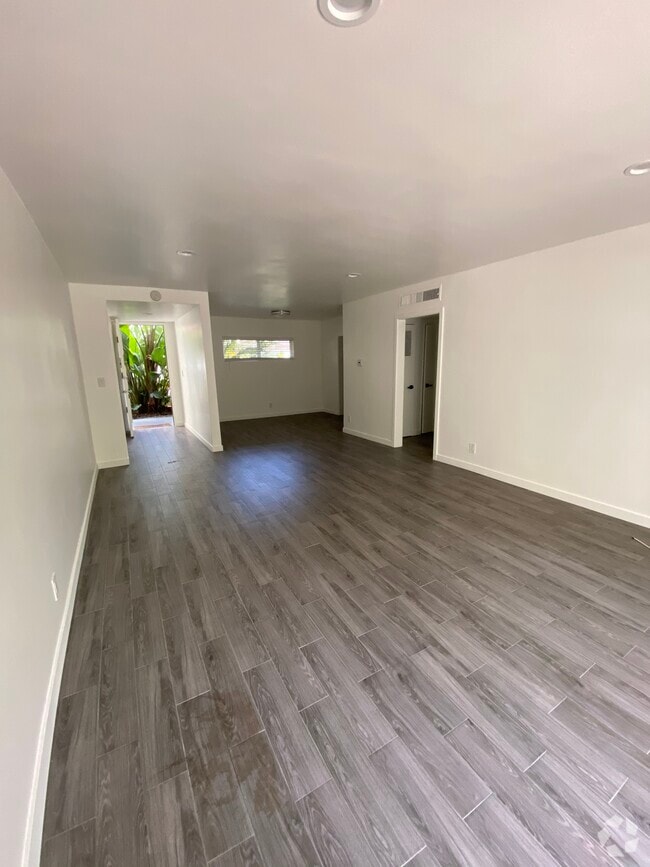 Building Photo - 1330 N Sweetzer Ave Rental