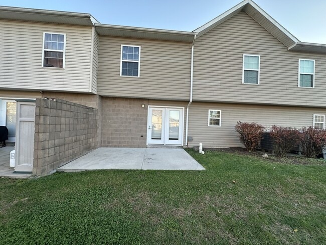 Photo - 1002 Hot Point Ave