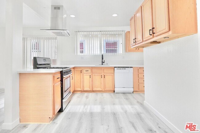 Photo - 2747 S. Mansfield Avenue Unidad 2749