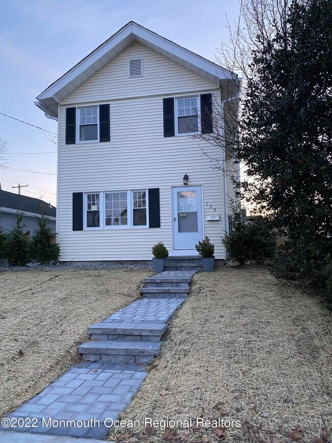 Photo - 109 E River Rd