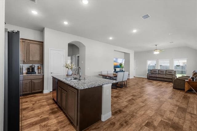 Photo - 2740 Lisa Maria St