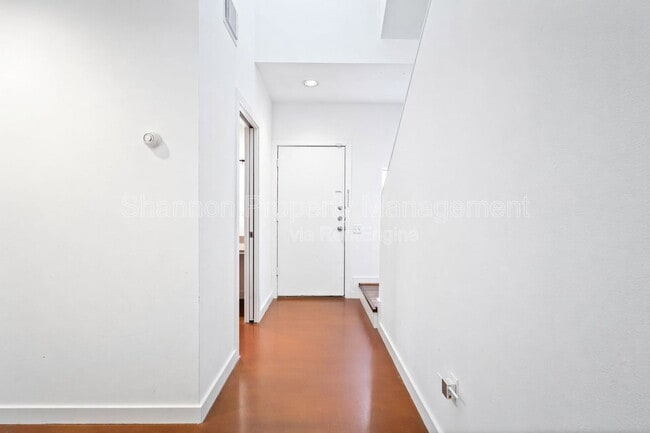 Photo - 906 Andrews St
