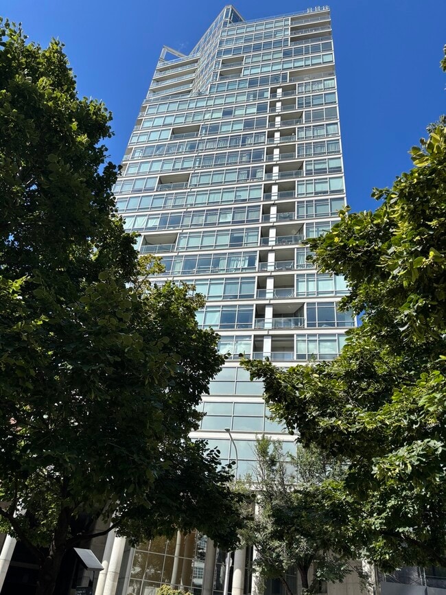 Building Photo - 510 W Erie St Unit 1103 Rental