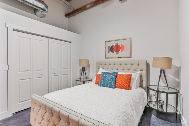 2BR, 2BA -1,035 SF