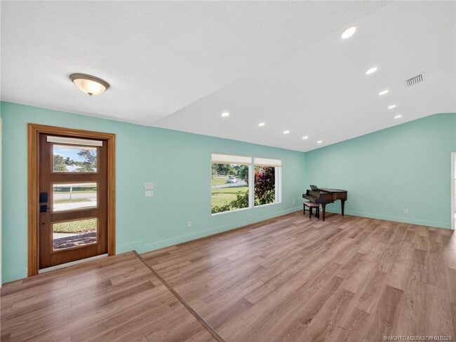 Photo - 3055 SE Glasgow Dr