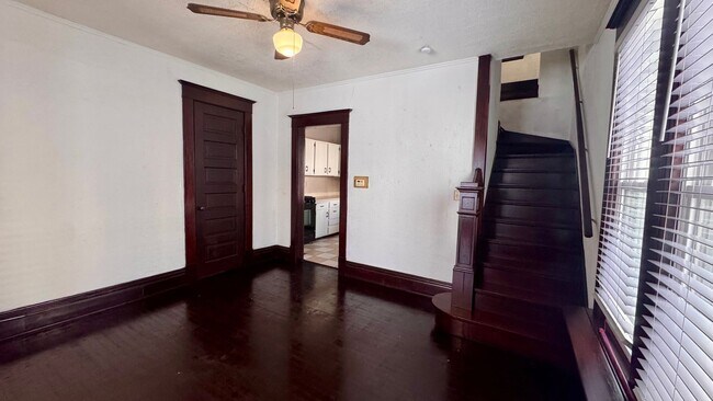 Photo - 633 Livingston Ave NE Unit North