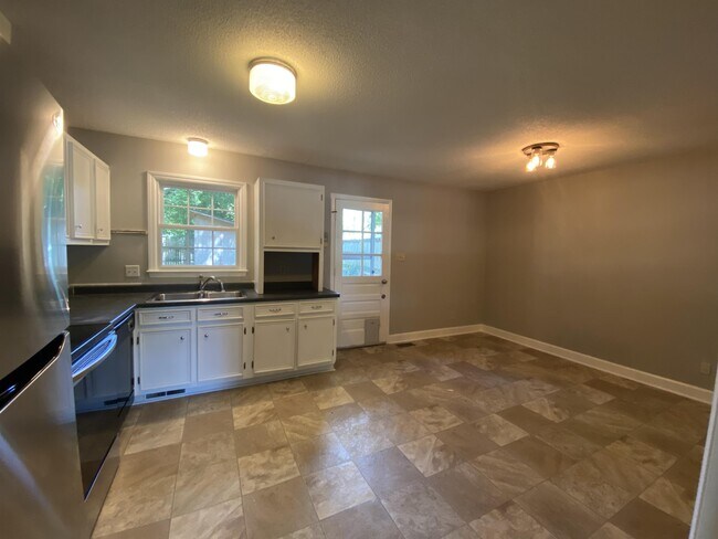 Photo - 1011 Brownlea Dr