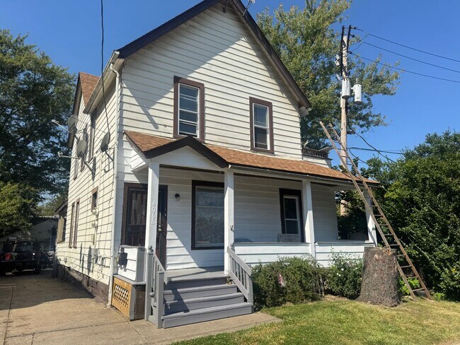 Building Photo - 4068 E 74th St Unit UP Rental