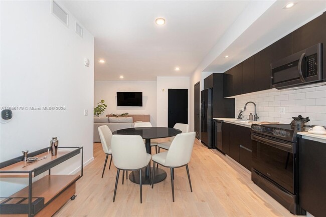 Photo - 398 NE 5th St Unidad 4417