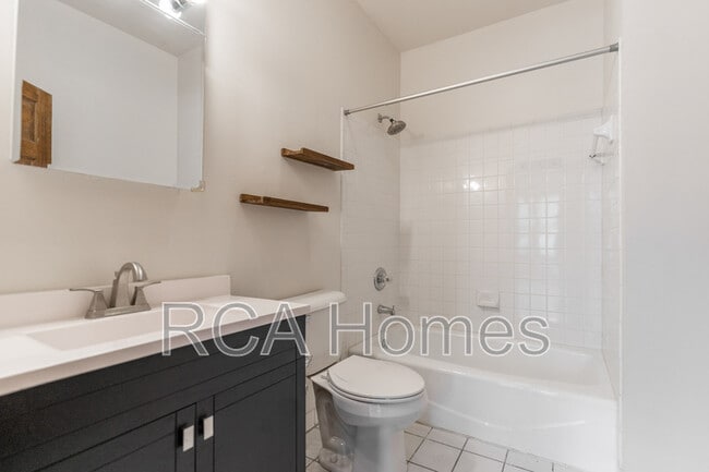 Photo - 243 E 11th St Unidad 2