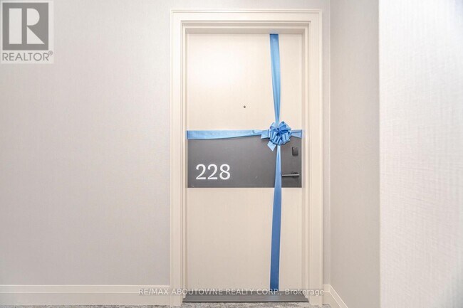 Photo - 3250 Carding Mill Trail Unit 228