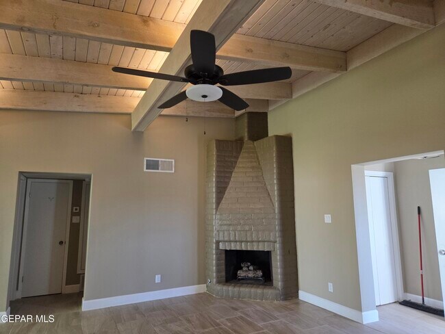 Photo - 15000 Ashford St