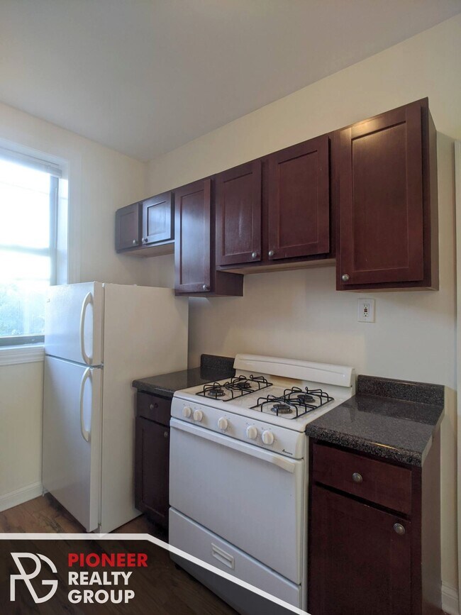 Photo - 822 W Waveland Ave Unit 1