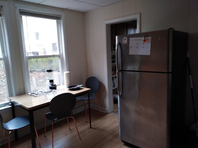 Building Photo - 852 Huntington Ave Unit 2 Rental