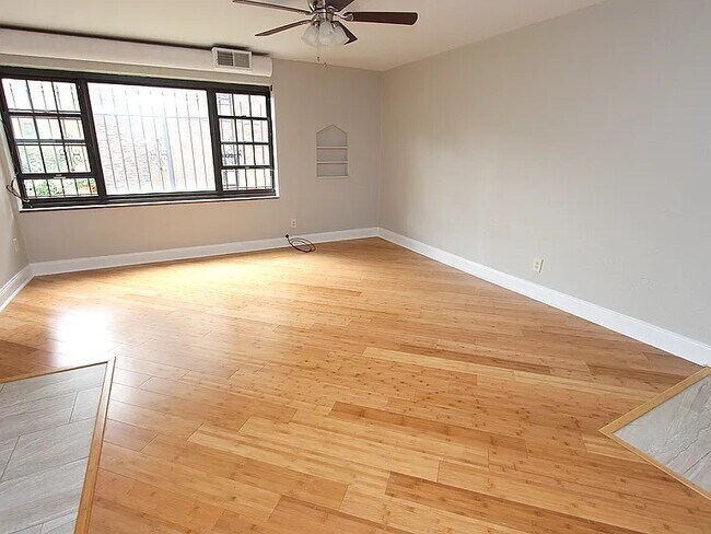 Photo - WINSTON APARTMENTS -- 022