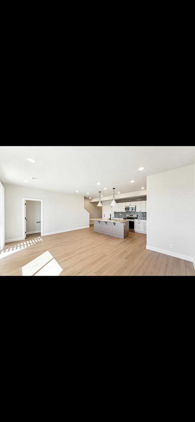 3919 E Razor Dr
