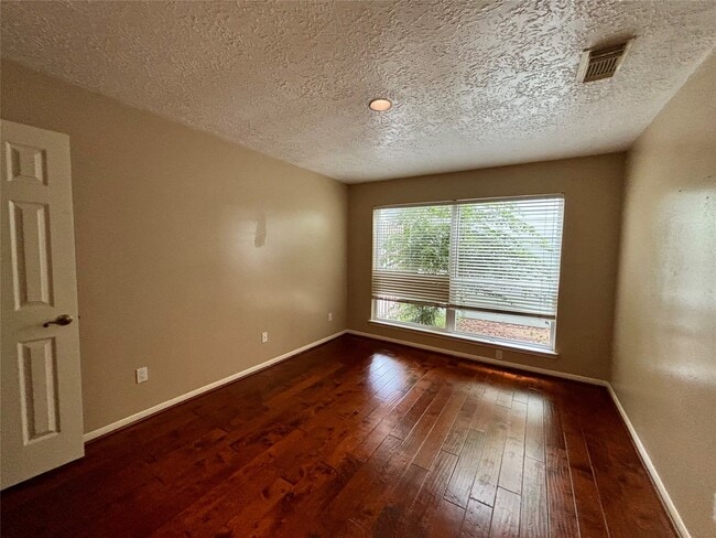12702 Meadway Ct