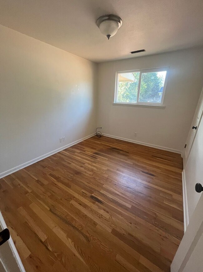 Photo - 945 Grape Ave