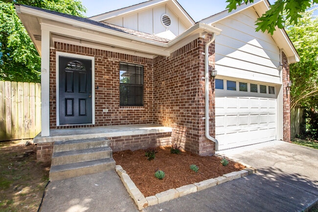 Building Photo - 6 Laramie Ln