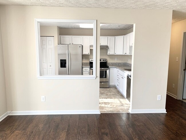 Photo - Light Filled 2bd 2bth Penthouse Condo In Piney Orchard!