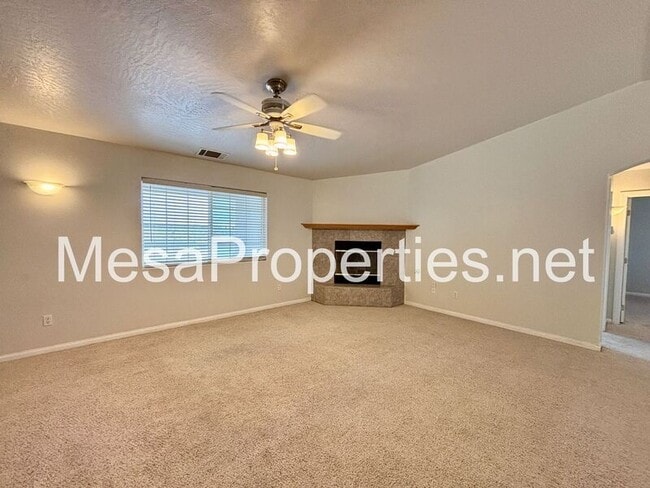 Photo - 14744 Hopland St