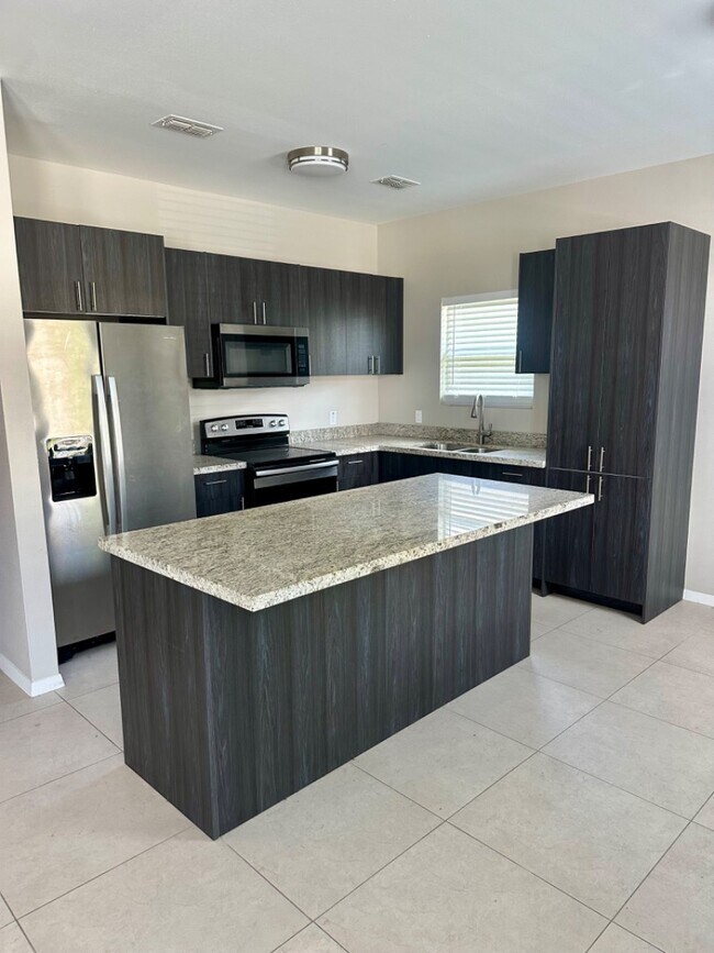 3008 Sabercat Ave