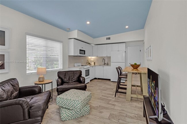 Photo - 3850 Charles Terrace