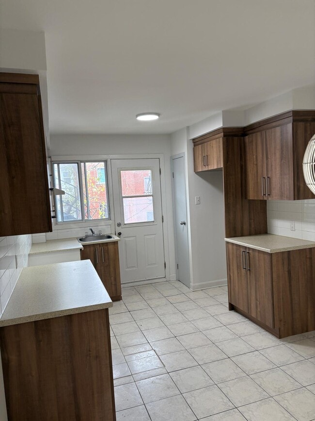 Photo - 11958 Av. Matte Unit 6