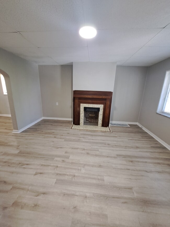 Photo - 205 Dengler St