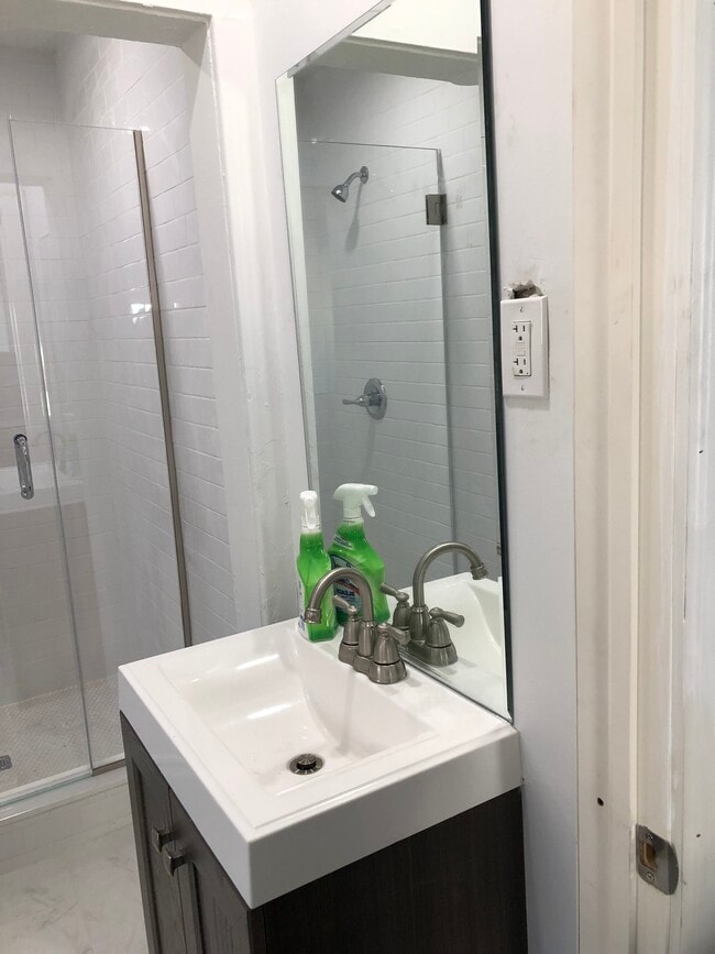 Photo - 83 Bloomfield Ave Unidad 1