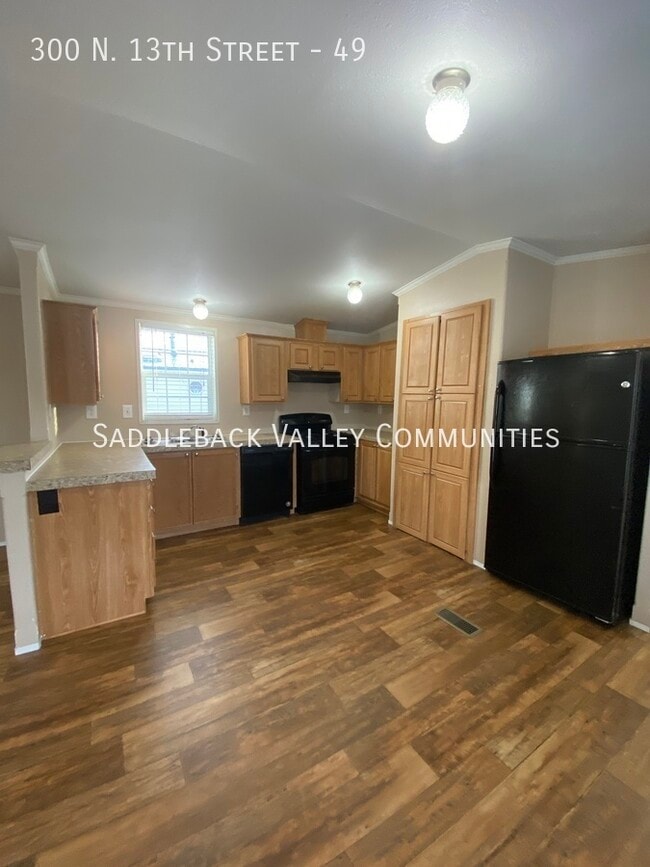 Building Photo - 300 N 13th St Rental